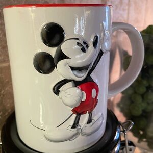 Collectible 3D raised Disney Mickey Mouse
Jerry Leigh MUG Red & White Like New